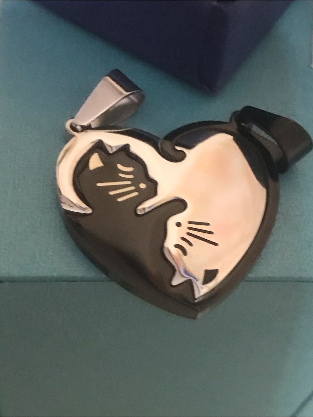 Heart-Shaped Black and White Cat Pendant Necklace - FRIENDSHIP